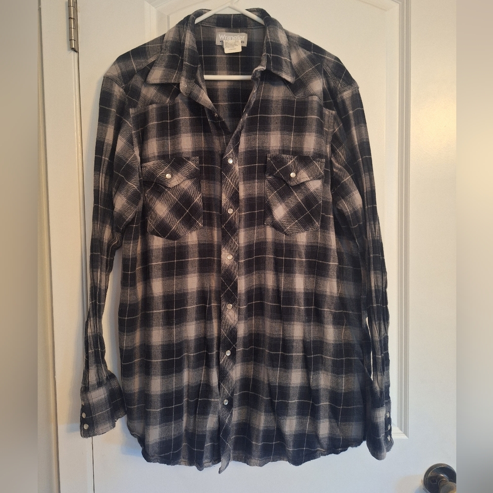 Wrangler Wrancher ShirtMen's Black and White Plaid Pearl Snap Flannel